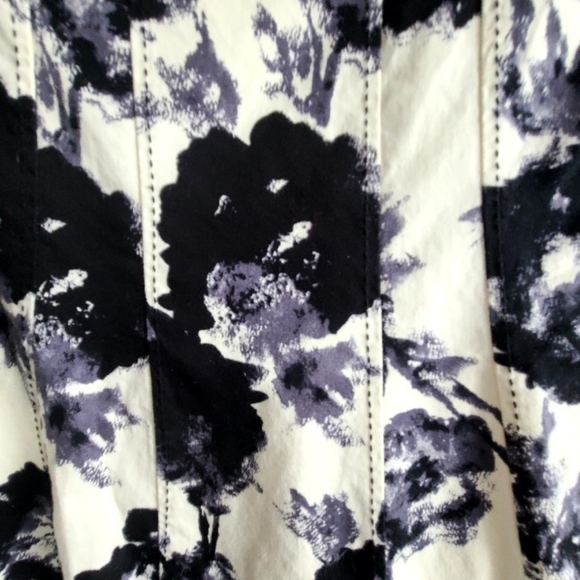 Covington black & white floral skirt, size 12, fitted w/ zipper, black stiching - Picture 5 of 9